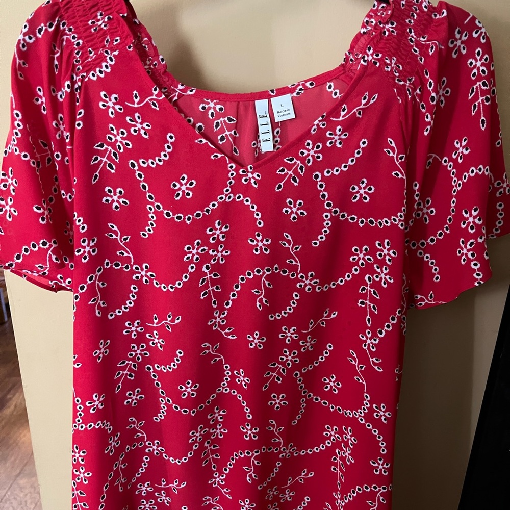 Elle Red Paisley Print Short Sleeve Blouse